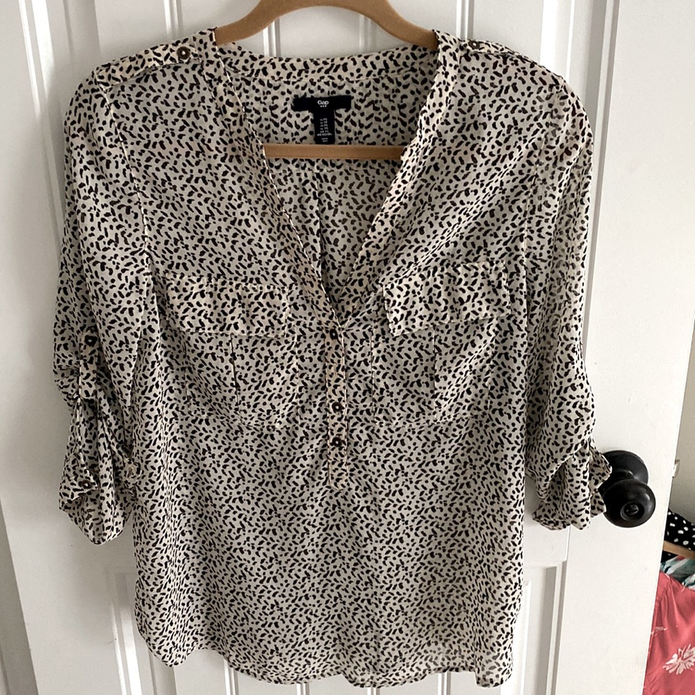 Gap womens XS animal print tunic top blouse like new semi-sheer lightweight